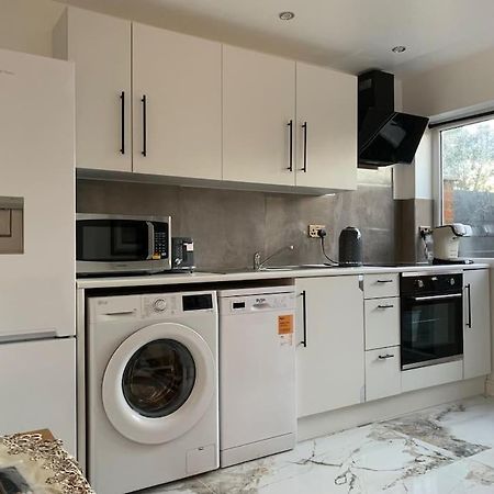 Apartment C, A One Bedroom Flat In South London Carshalton Kültér fotó