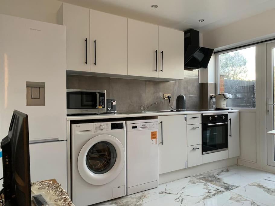 Apartment C, A One Bedroom Flat In South London Carshalton Kültér fotó