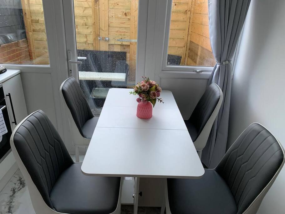 Apartment C, A One Bedroom Flat In South London Carshalton Kültér fotó